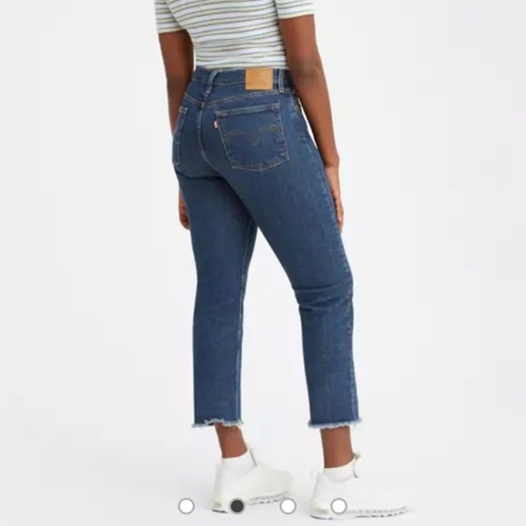 Levi’s Wedgie Straight Jeans in Medium Wash - Picture 2 of 16